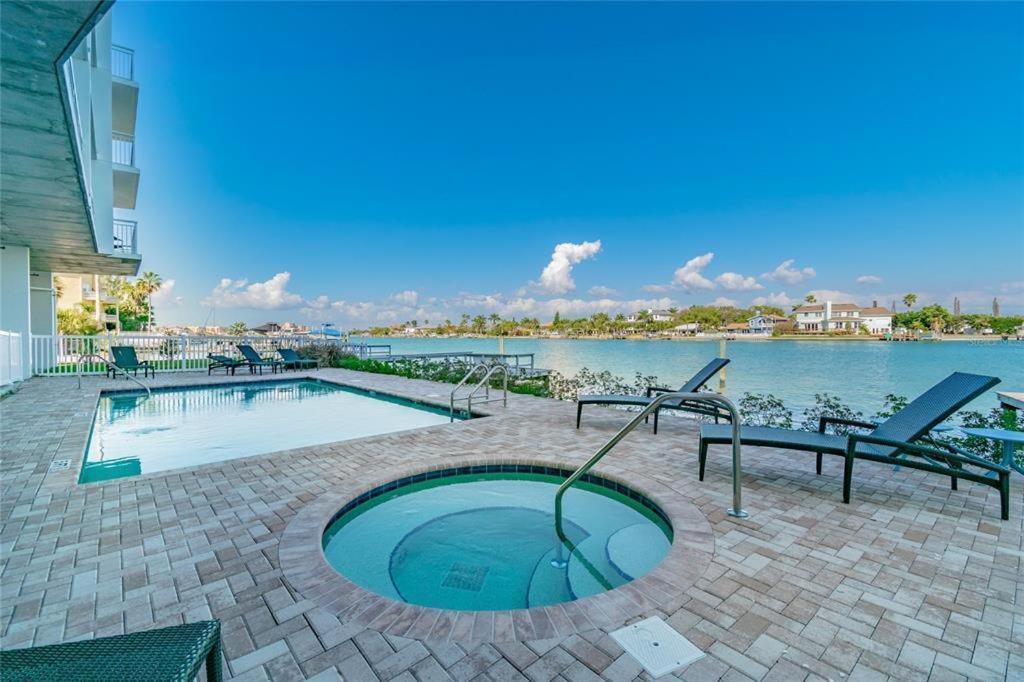 Oceana 202 West St. Pete Beach Exterior foto